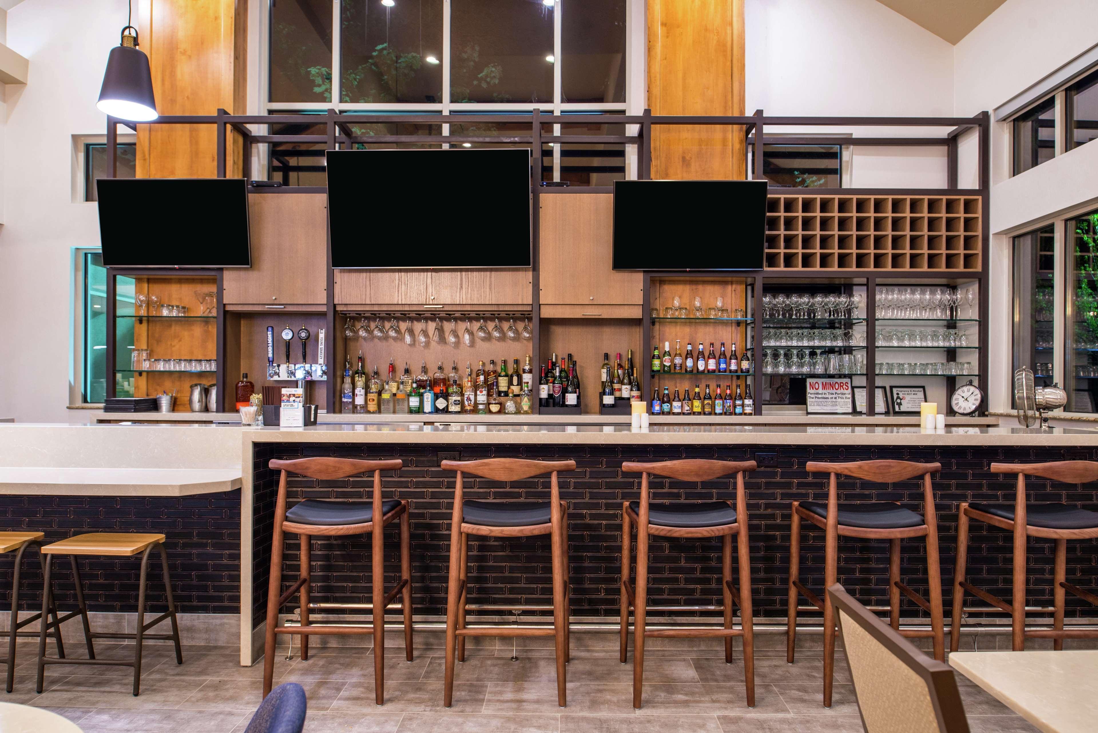 Hilton Garden Inn Бенд Екстериор снимка