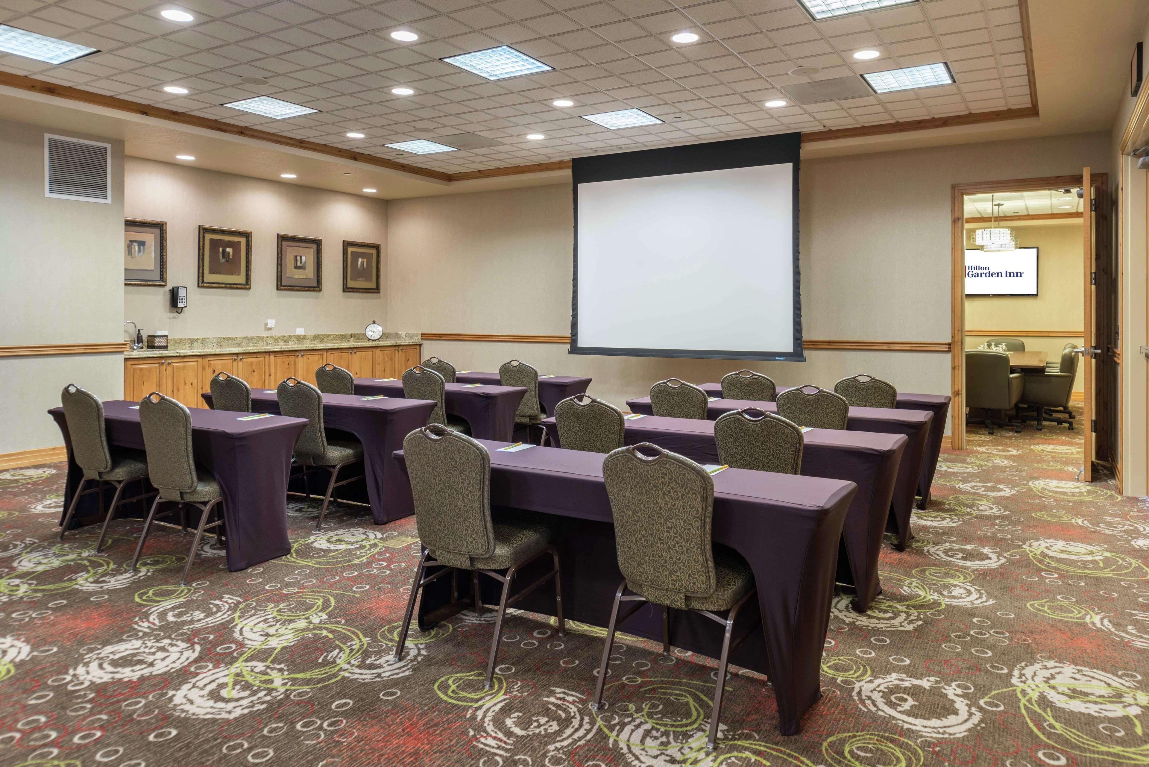 Hilton Garden Inn Бенд Екстериор снимка
