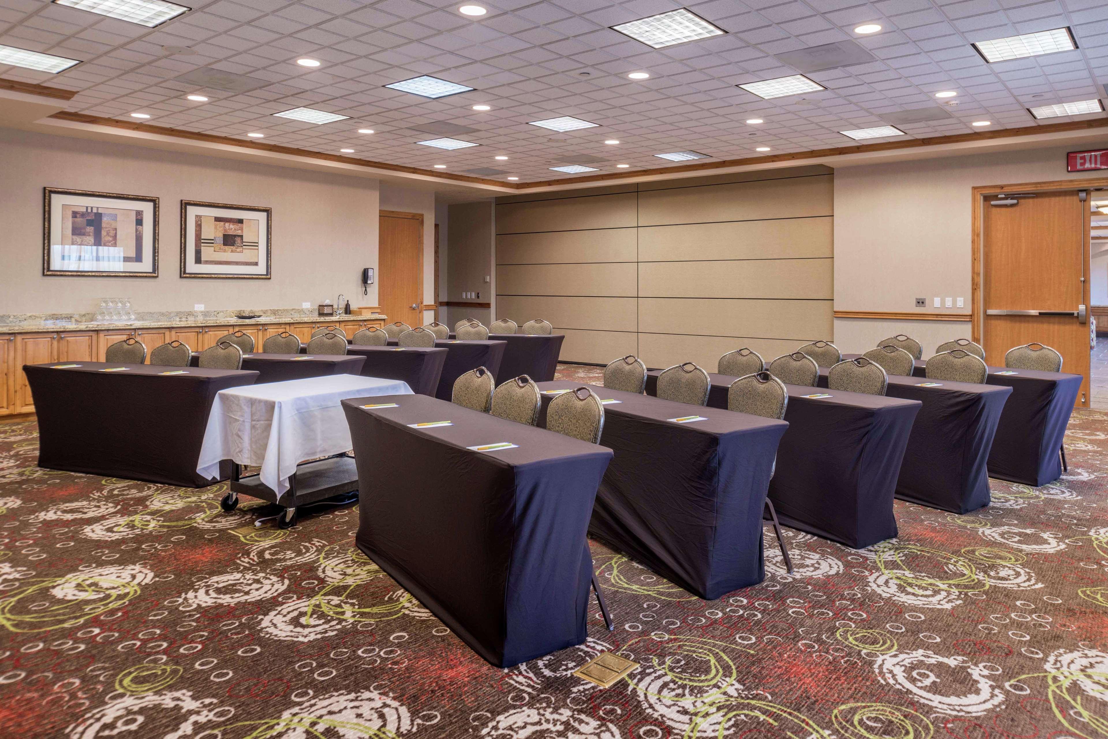 Hilton Garden Inn Бенд Екстериор снимка