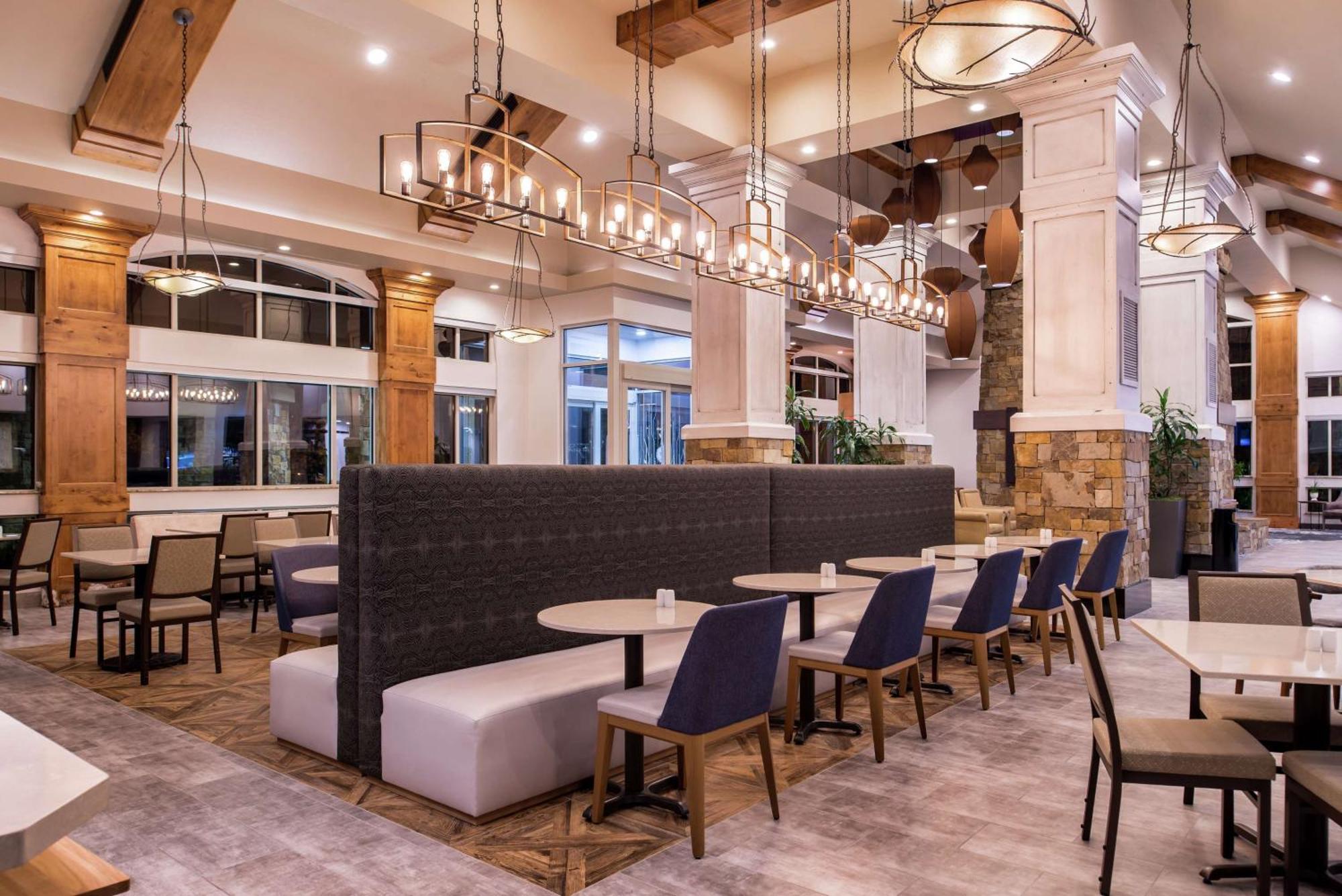 Hilton Garden Inn Бенд Екстериор снимка